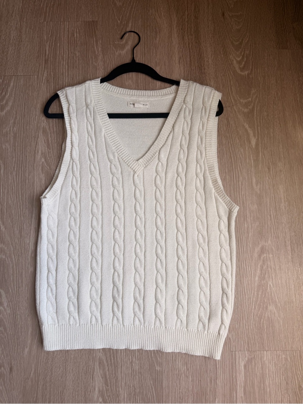 Aeropostale Off-White Cable Knit V-Neck Sweater Vest